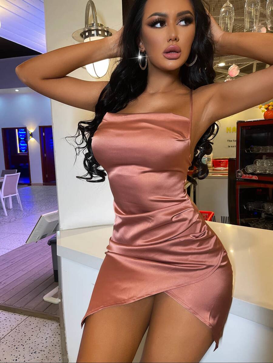 SHEIN SXY 垂領鬱金香下擺露背交叉緞面吊帶連衣裙 - 藕粉色 - 查看 1