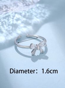 時尚多功能銅質蝴蝶結細節造型戒指，鑲嵌設計，適合日常通勤、旅遊、派對和宴會，是女性的理想配戴物品。 - 銀色 - 查看 5