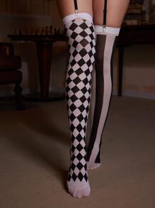 ROMWE Grunge Punk Striped & Geometric Pattern Over The Knee Socks - Black and White - View 2