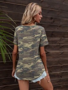 DEARCASE Patch Pocket Contrast Sequin Camo Curved Hem Tee - Multicolor - View 2