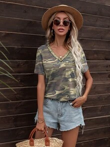 DEARCASE Patch Pocket Contrast Sequin Camo Curved Hem Tee - Multicolor - View 4