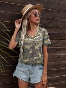 DEARCASE Patch Pocket Contrast Sequin Camo Curved Hem Tee - Multicolor - View 5