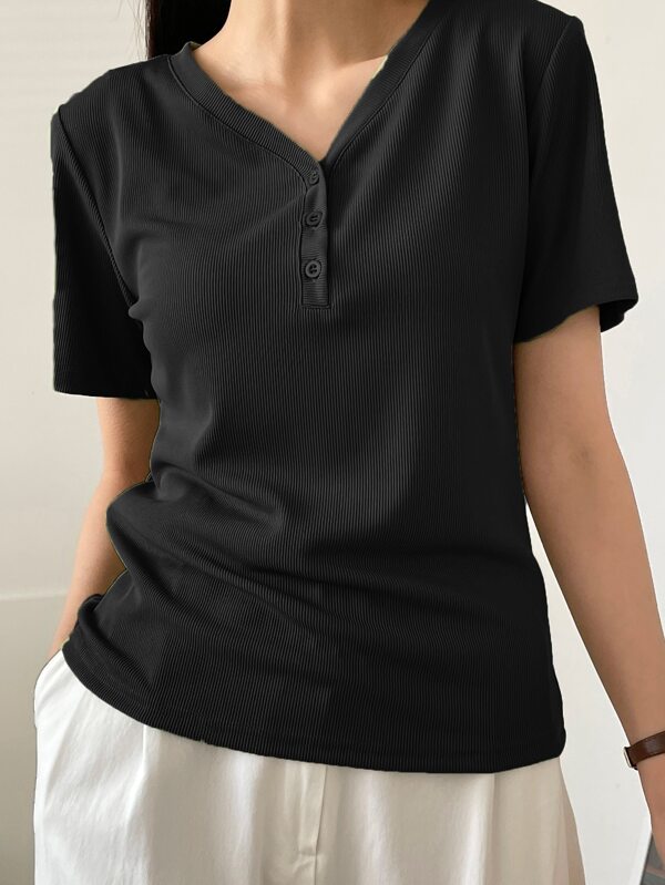 Dazy-Less Tee-shirt côtelé à boutons devant, style "Old Money", tenue décontractée chic pour femme au travail