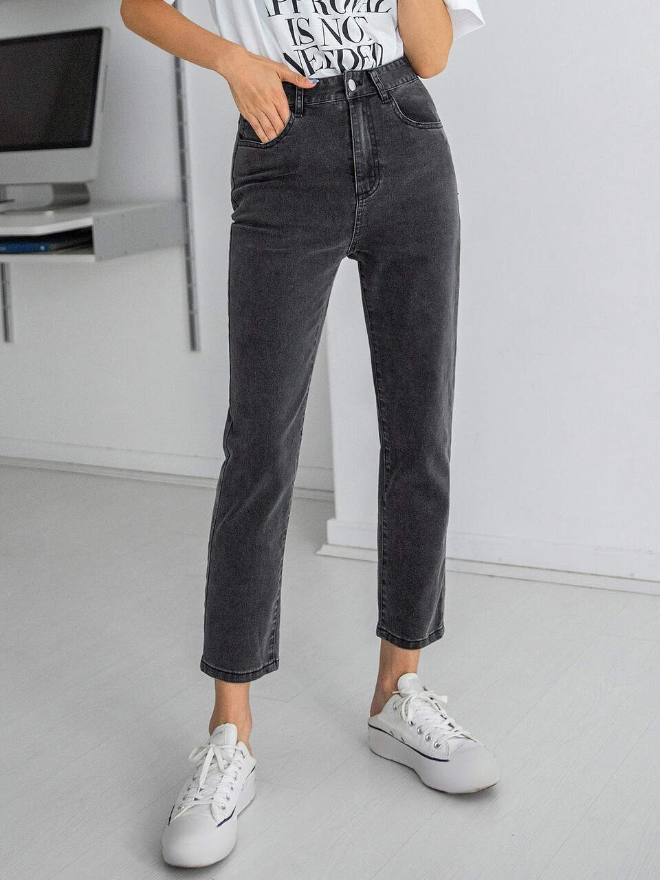 High Waist Single Button Tapered Jeans