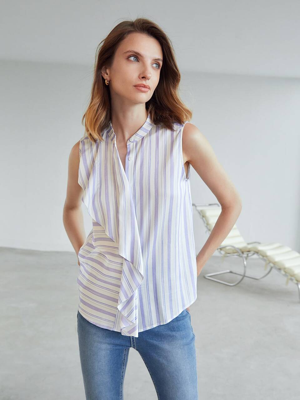 LYOCELL RUFFLE SLEEVELESS BLOUSE