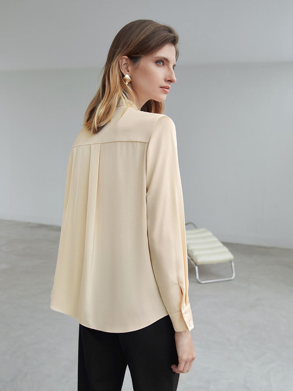 SATIN MOCK NECK STRAIGHT BLOUSE