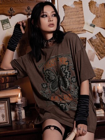 Ashley Baxter Academia Maglietta oversize farfalla con stampa figura