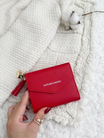 SOUTHLAND&KANGAROO 1 件红色字母印花爱心主题流苏饰物金属装饰 PU 皮革便携式三折钱包，带多个卡槽、照片槽和短货币袋，适合日常使用、工作和作为礼物。礼品袋礼物女士钱包钱包小钱包