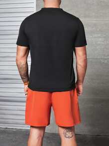 Manfinity Hypemode Hombres Camiseta con estampado de slogan & Shorts de cintura con cordón - Multicolor - Ver 2