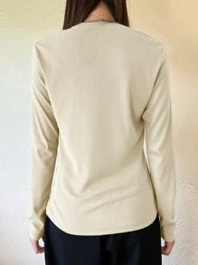 DAZY Áo thun dài tay cổ tay dài, cài cúc ¼, chất liệu dệt kim gân. - Màu be - Xem 2