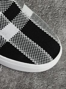 Cuccoo Plaid Slip On Running Shoes - Black and White - View 3