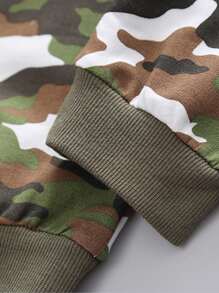 SHEIN Young Boy Camo & Letter Graphic Sweatshirt With Sweatpants