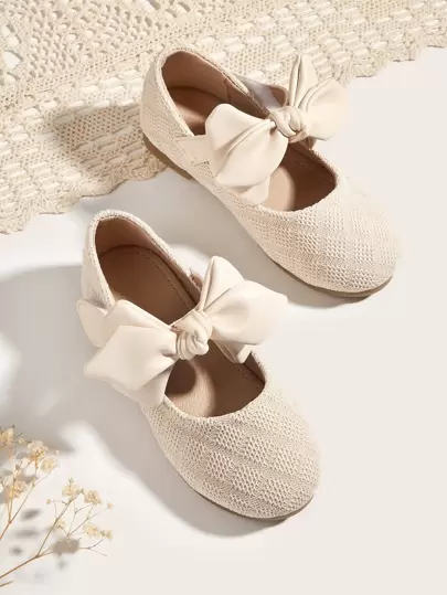 1對小女孩扁平休閒鞋,帶蝴蝶結裝飾