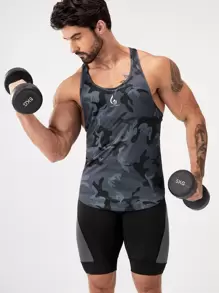 Manfinity Fitness Débardeur de sport style boyfriend pour hommes avec imprimé camouflage et lettres. Pack de débardeurs de sport