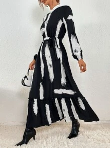 SHEIN Clasi 筆刷圖案燈籠袖荷葉邊繫腰帶連衣裙 - 黑與白 - 查看 3
