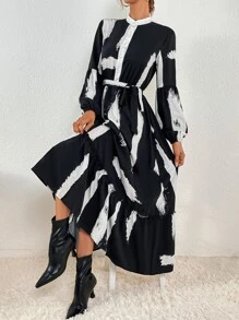 SHEIN Clasi 筆刷圖案燈籠袖荷葉邊繫腰帶連衣裙 - 黑與白 - 查看 4
