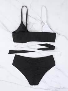 SHEIN Swim Conjunto de bikini de bloques de color para verano, parte superior tipo cami con nudo en la espalda y Bottom de cadera fruncida, 2 piezas - Negro - Ver 6