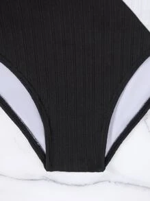 SHEIN Swim Conjunto de bikini de bloques de color para verano, parte superior tipo cami con nudo en la espalda y Bottom de cadera fruncida, 2 piezas - Negro - Ver 7