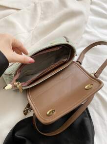 LECEY Colourblock Baguette Bag - Green - View 4