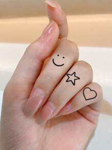 ملصق وشم فراشة و بطباعة قلب 4 أوراق