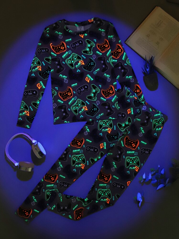 SHEIN Ropa De Casa Ajustada Para Otoño/invierno Para Niños Con Dibujos De Consola De Juegos Impresos Y Patrón De Luz Uv - Multicolor - Añade 1