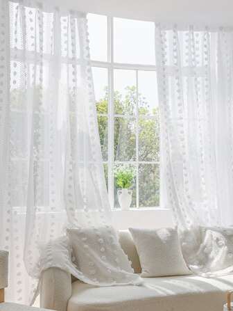 Ein Schal transparenter Vorhang