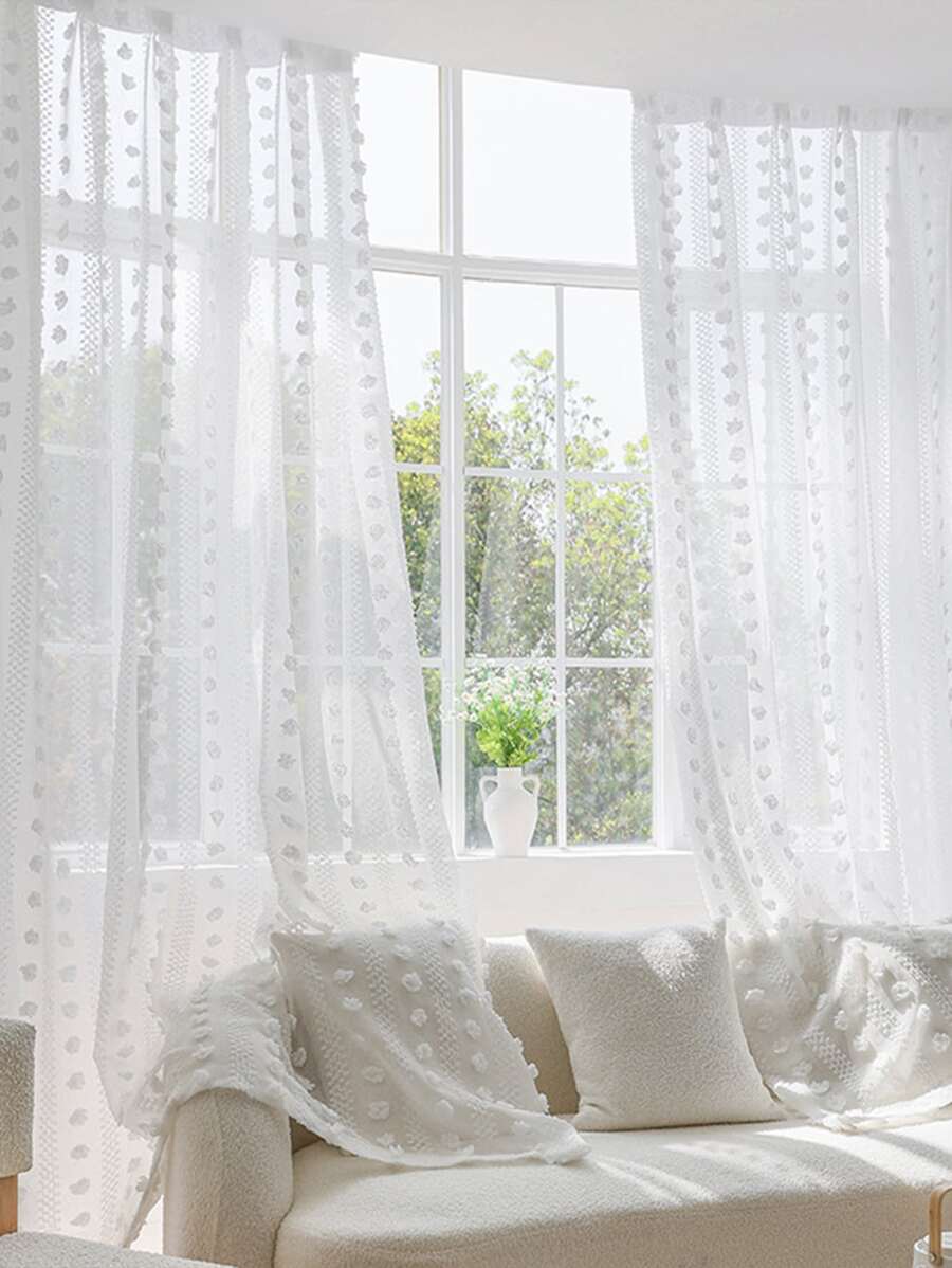 Ein Schal transparenter Vorhang