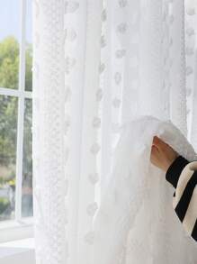 Ein Schal transparenter Vorhang