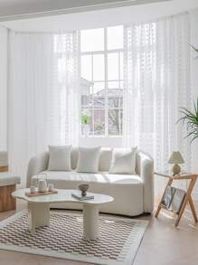 Ein Schal transparenter Vorhang