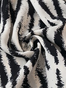 SHEIN Clasi 大碼斑馬條紋腰帶襯衫連衣裙 - 黑與白 - 查看 4