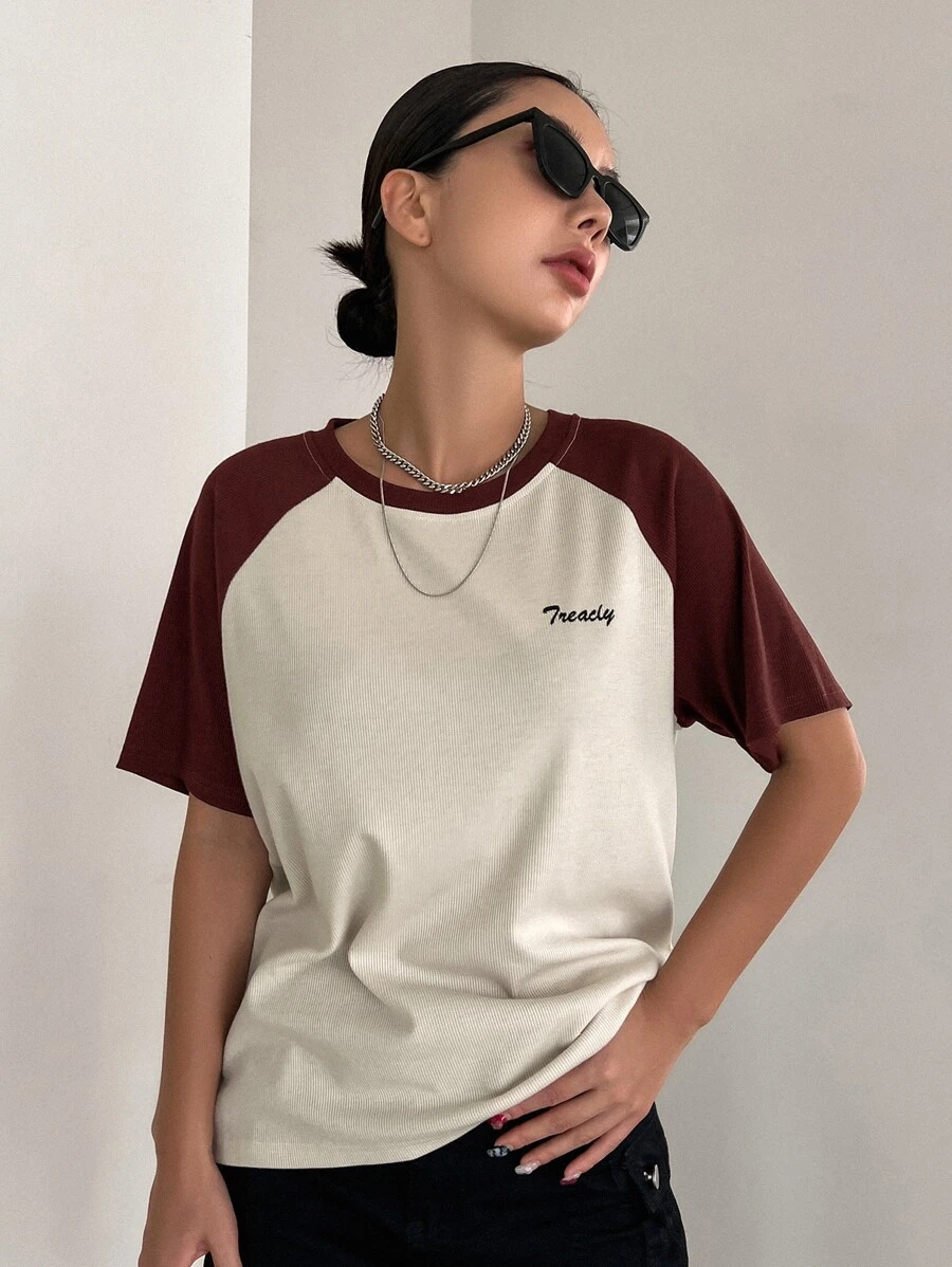 DAZY Camiseta con estampado de letra de color combinado de manga raglán - Multicolor - Ver 1