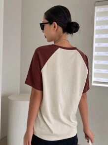 DAZY Camiseta con estampado de letra de color combinado de manga raglán - Multicolor - Ver 2