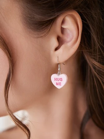 Kawaii Pendientes largos con estampado de slogan con corazón