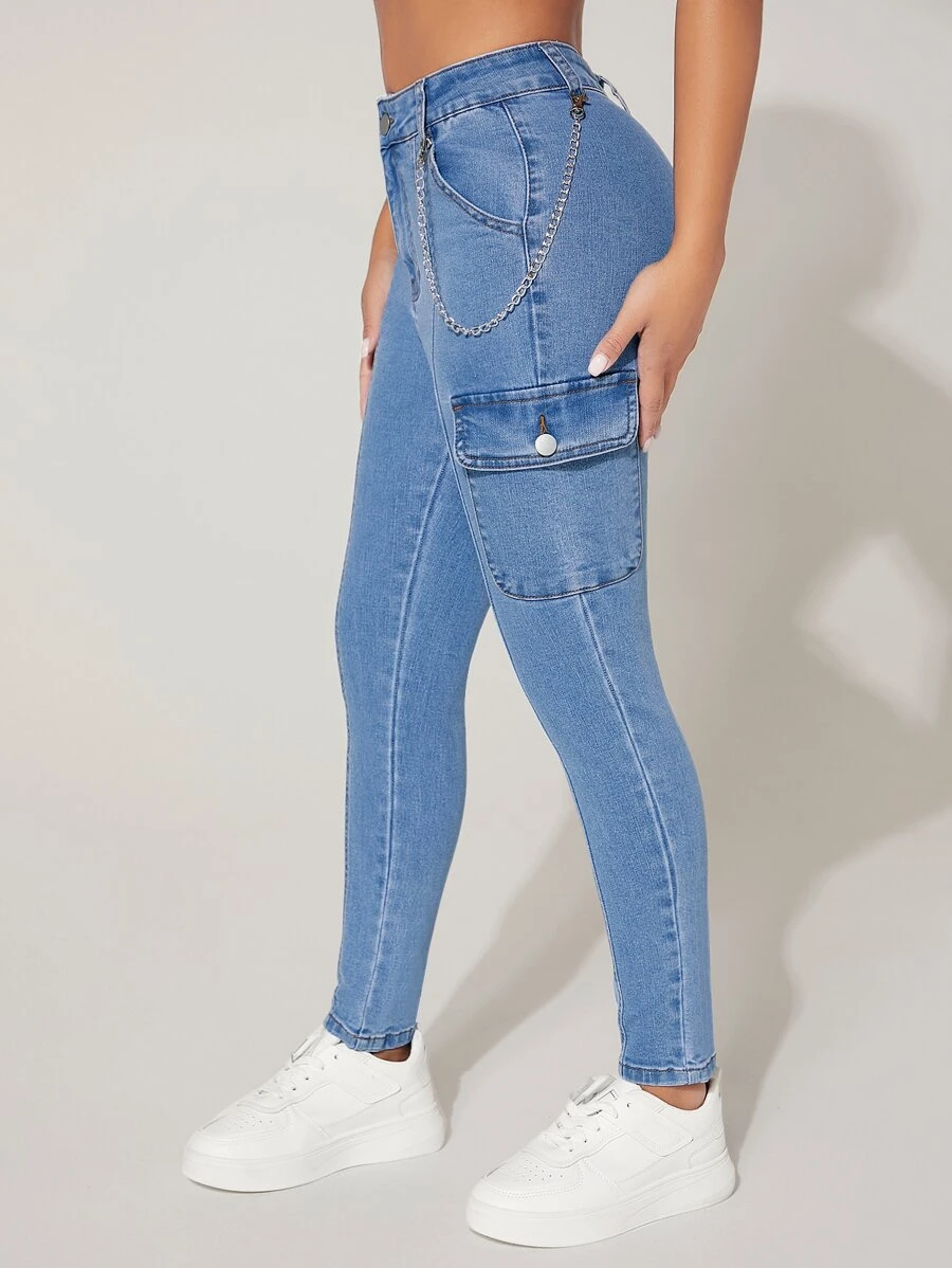 SHEIN PETITE 鏈條細節側翻蓋口袋緊身牛仔褲 - 中等水洗藍 - 查看 1