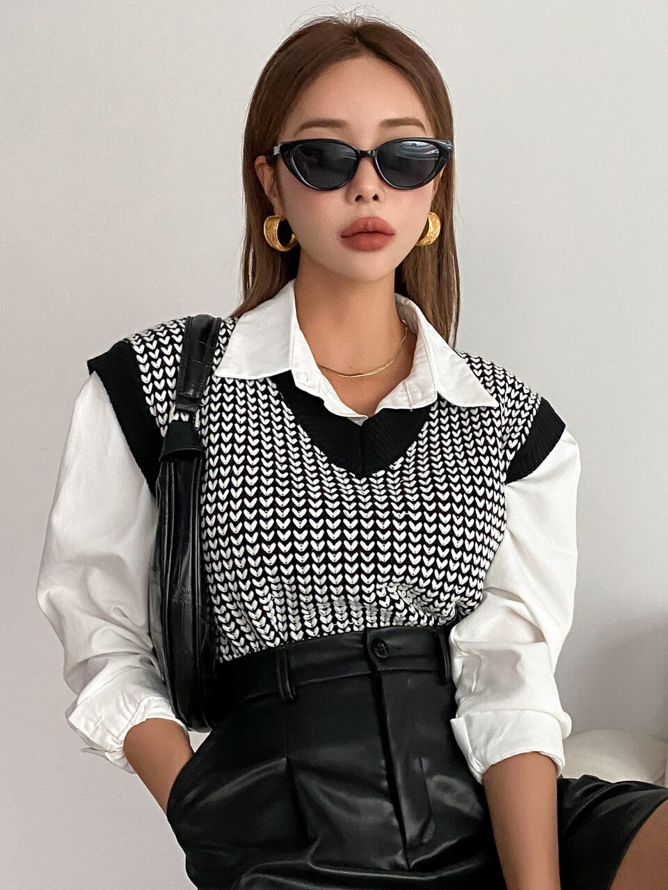 1pc Stitch Detail Contrast Trim Sweater Vest