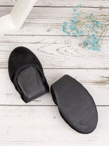 Schwarze minimalistische Slip On Flats für Damen, Ballerinas in Wildlederoptik mit runder Zehenpartie