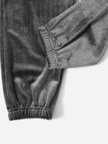 SHEIN 小男童袋鼠口袋連帽衫和運動褲 - 深灰色 - 查看 11