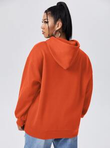 Flirla 加大码字母图案袋鼠口袋抽绳卫衣 - 亮橙色 - 查看 2