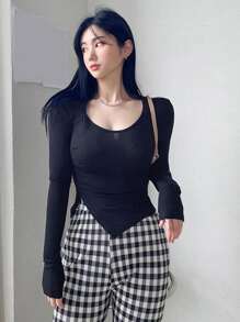 DAZY Scoop Neck Asymmetrical Hem Tee - Black - View 2