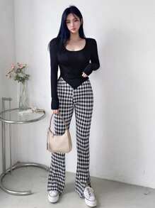 DAZY Scoop Neck Asymmetrical Hem Tee - Black - View 8