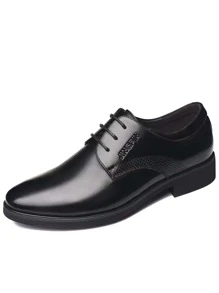 Men Letter Embossed Lace-up Front Oxford Shoes