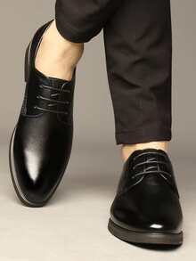 Men Letter Embossed Lace-up Front Oxford Shoes