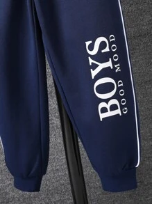 SHEIN Tween Boy Letter Graphic Kangaroo Pocket Thermal Lined Hoodie & Sweatpants