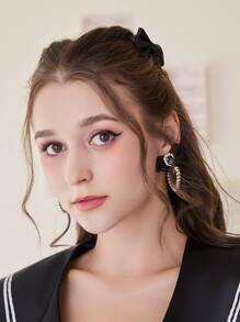 ROMWE Kawaii 蝴蝶結裝飾珍珠心形耳墜 - 彩色 - 查看 4