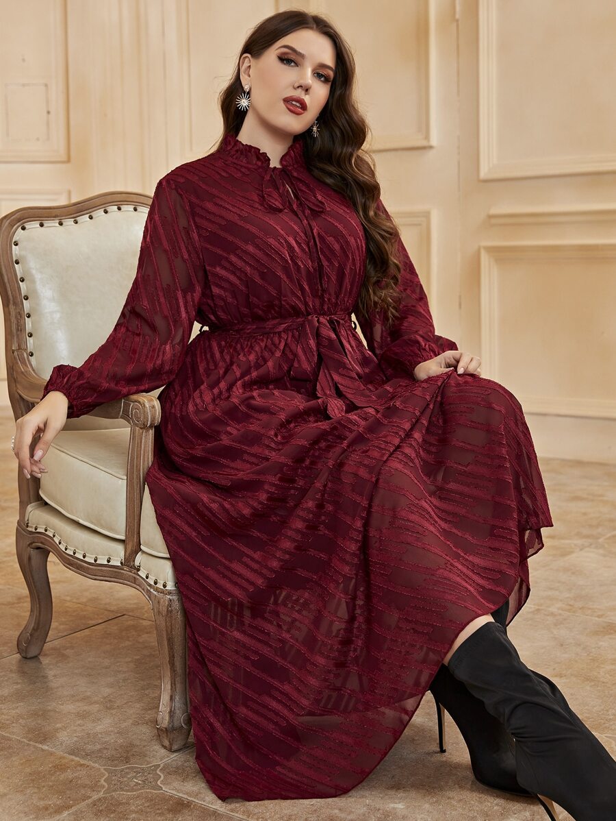 Modelyn 大碼條紋圖案燈籠袖木耳邊領繫腰帶連衣裙 - 酒紅色 - 查看 1