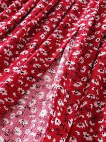 SHEIN Unity Top fruncido con estampado floral de margarita con falda de muslo con abertura - Rojo - Ver 4