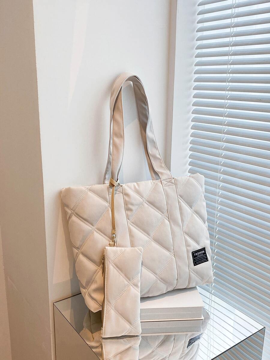 轻巧、商务休闲字母贴片装饰几何绗缝购物袋，带小袋，是送给妈妈的母亲节礼物，适合毕业生、少女、大一、大二、大三和大四学生的学校书包，适合大学、大学和高中学生，非常适合户外、旅行和返校，适合少女、女大学生、新秀和白领工作者，非常适合办公室、大学、工作、商务、通勤、户外、旅行、郊游 - 米色 - 查看 1