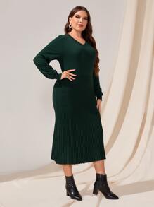 Modelyn Plus V Neck Pleated Jumper Dress - Dark Green - View 4