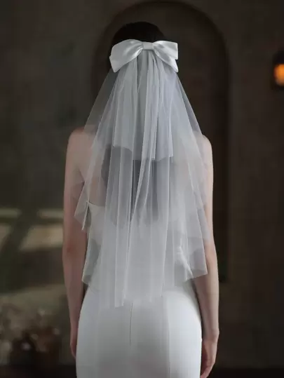 蝴蝶结装饰优雅新娘头纱。情人节配饰