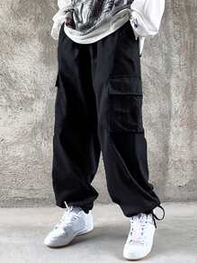 Manfinity Hypemode 男士側翻蓋口袋腰部抽繩工裝褲 - 黑色 - 查看 6